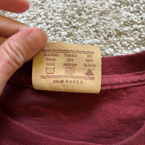 Vintage The Mountain Leather Tag Graphic Wolf T-shirt Red Tie Dye Size Medium - Picture 3 of 7